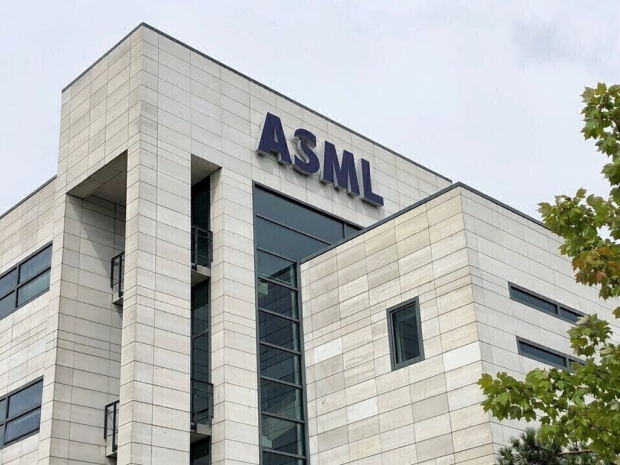 ASML announces its Q3 2025 financial results with €7.5b net sales and €2.1b net income